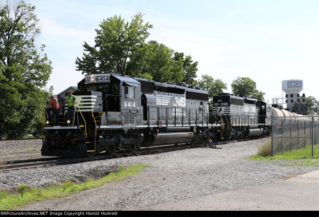 NS 6414 leads train P15 down the yard lead